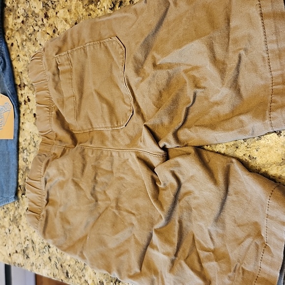 Old navy khacki pull on shorts - Picture 2 of 4